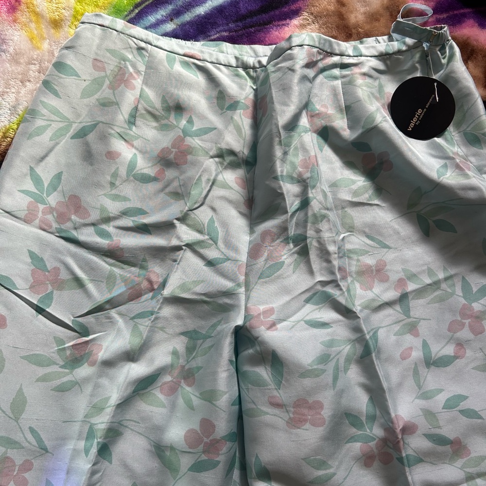 🪷NWT Valerie Stevens Trousers with Tapered Leg Design 100% Silk🪷